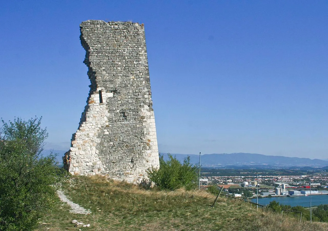 Image qui illustre: La Tour penchée à Soyons - 0
