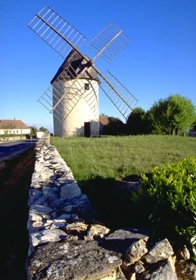 Image qui illustre: Moulin À Vent De Seyrignac à Lunan - 0
