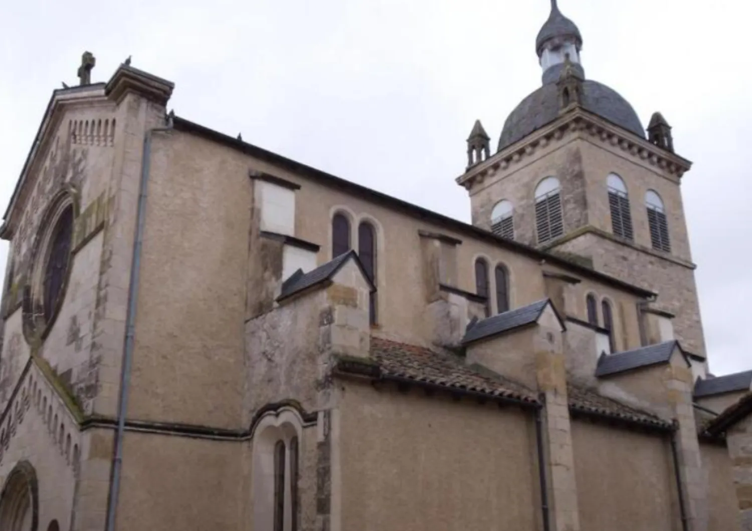 Image qui illustre: Visite guidée de l'église Sainte-Geneviève et du fort villageois à Cornac - 0