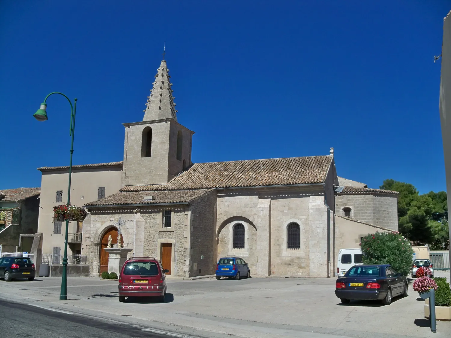 Image qui illustre: Eglise Saint Amand à Sénas - 0