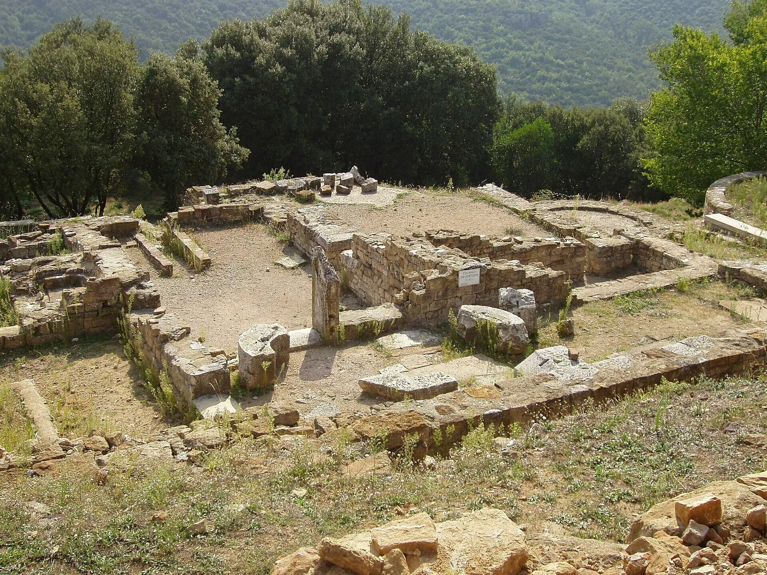 Image qui illustre: Sur le chemin de Saint-Jacques-de-Compostelle à Nîmes - 0