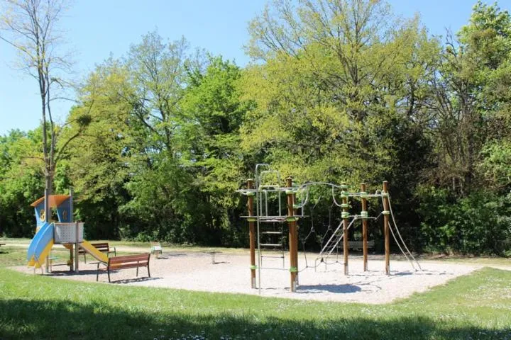 Image qui illustre: Aire de jeux Parc de la Gagnerie