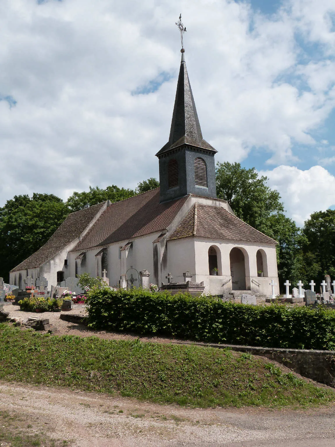 Image qui illustre: Eglise Saint-denis à Clux-Villeneuve - 0