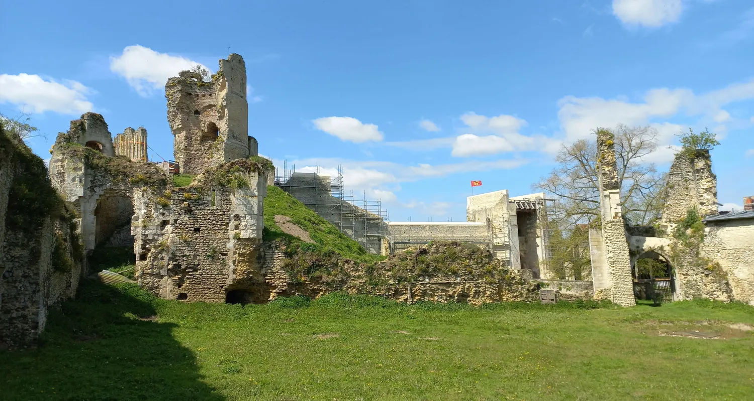 Image qui illustre: Visite guidée de la forteresse presque millénaire à Château-sur-Epte - 0
