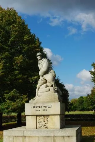 Image qui illustre: Monument des 21ème et 22ème Régiments de Chasseurs Tchécoslovaques