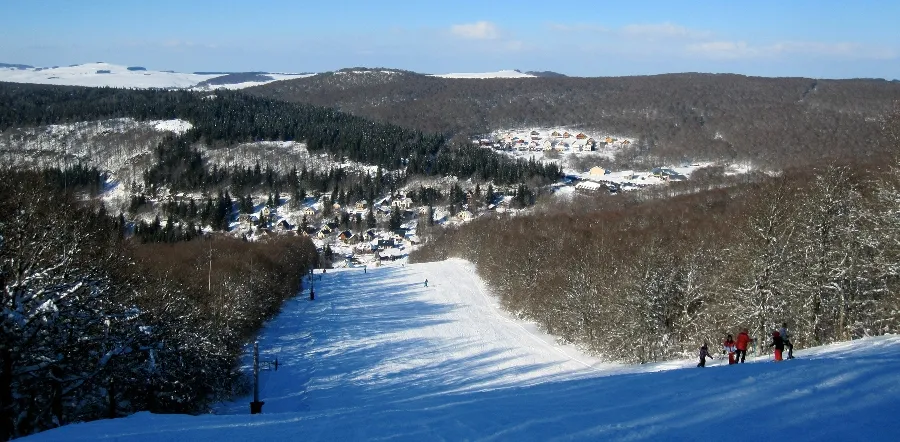 Image qui illustre: Station de ski de Brameloup ski alpin à Saint-Chély-d'Aubrac - 0