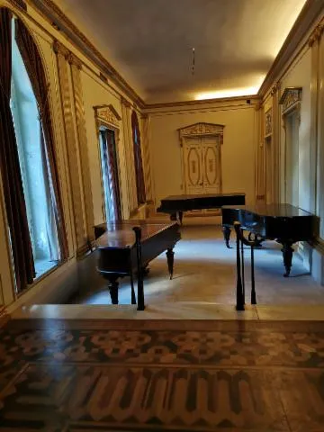Image qui illustre: Concert piano historique 1855 Érard et violoncelle dans la salle de musique du pavillon d'Artois