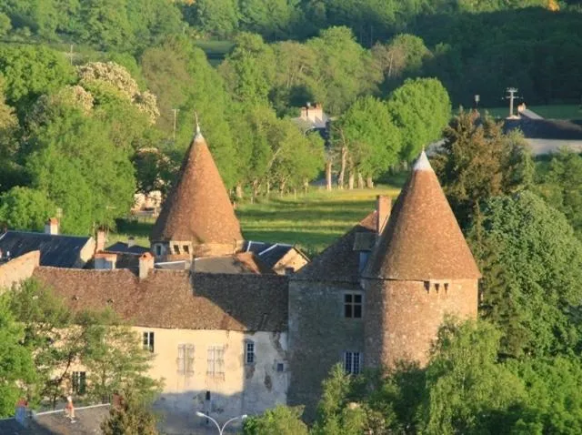 Image qui illustre: Visite du château et du moulin de Chissey-en-Morvan