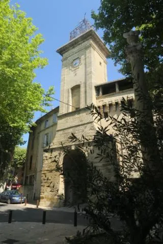 Image qui illustre: La Tour De L'horloge De Pélissanne