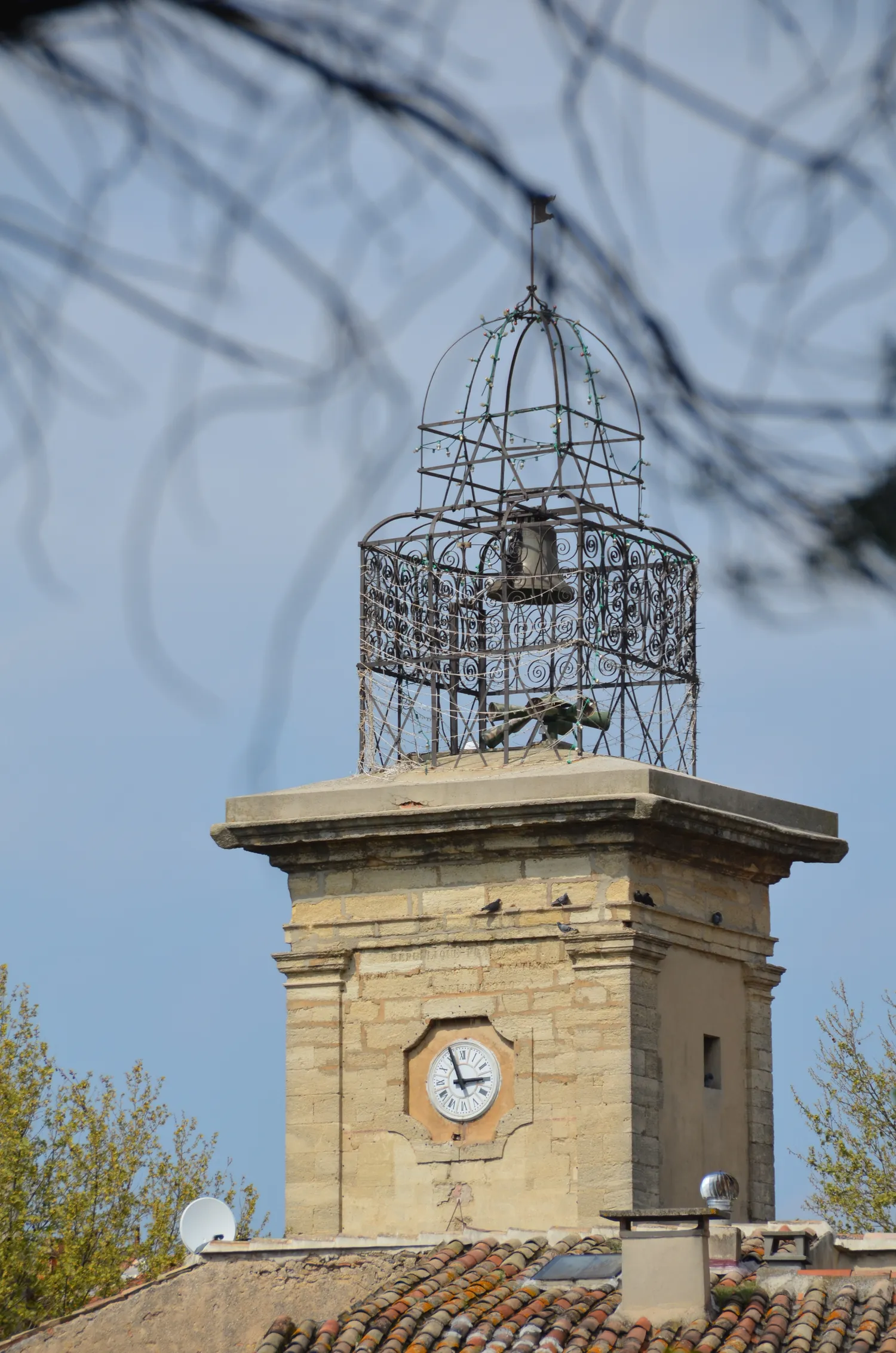 Image qui illustre: La Tour De L'horloge De Pélissanne à Pélissanne - 2