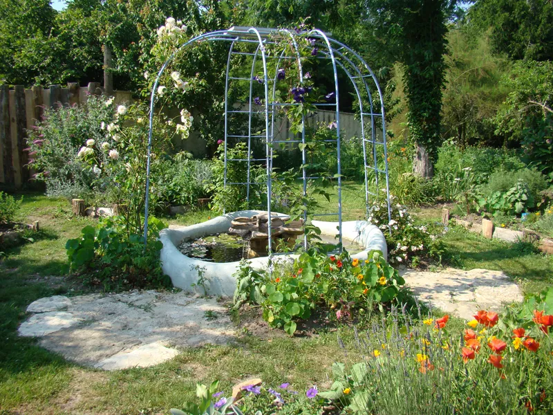 Image qui illustre: Les Jardins D’eaux Vives à Saint-Laurent - 1