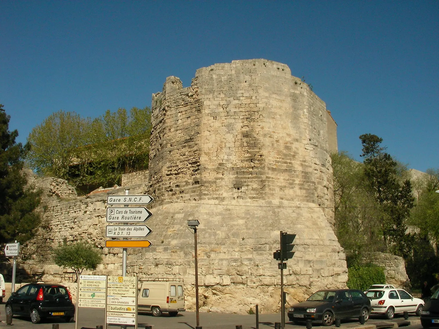 Image qui illustre: Tour des Mourgues à Arles - 0
