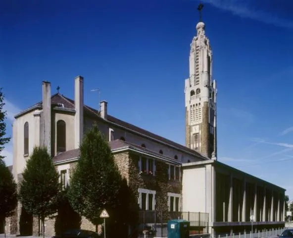 Image qui illustre: Église Saint-Louis de Villemomble