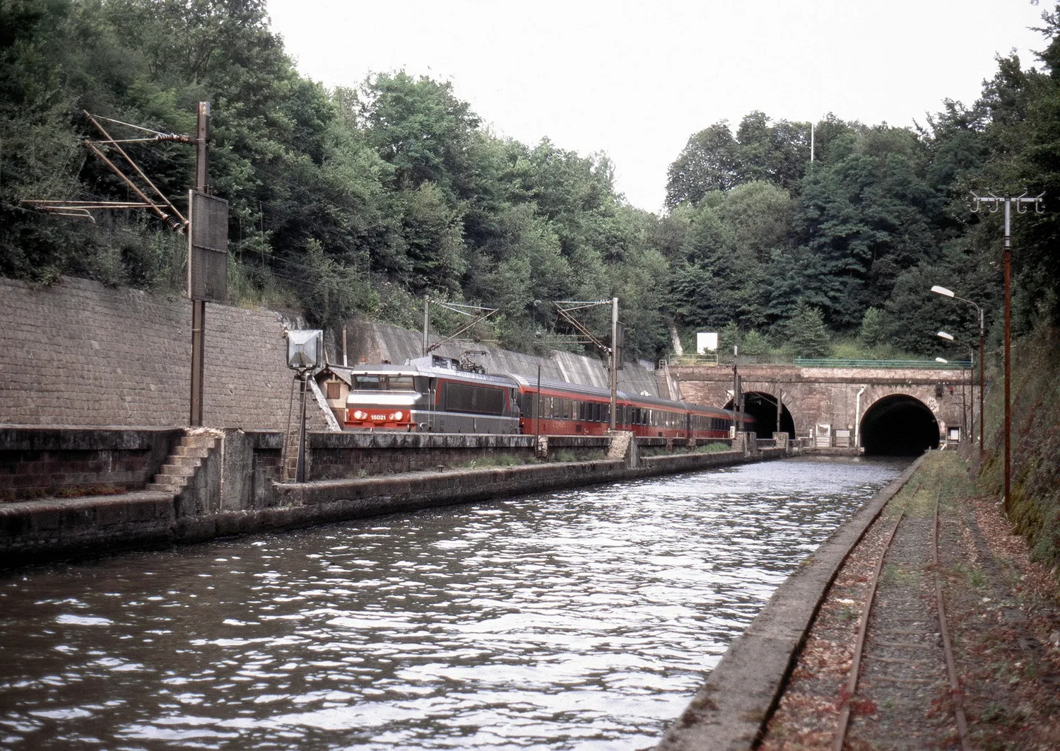 Image qui illustre: Le Canal De La Marne Au Rhin à Bar-le-Duc - 0