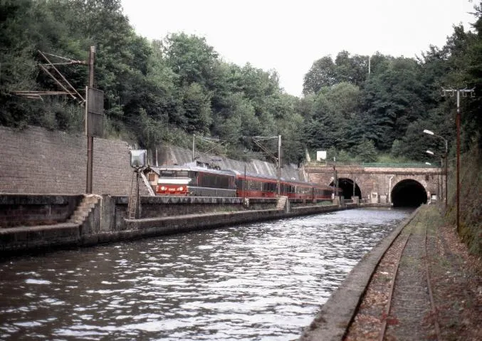 Image qui illustre: Le Canal De La Marne Au Rhin
