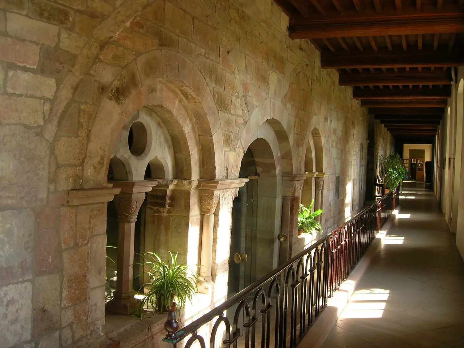 Image qui illustre: Visitez librement une abbaye et ses jardins à Autrey - 0