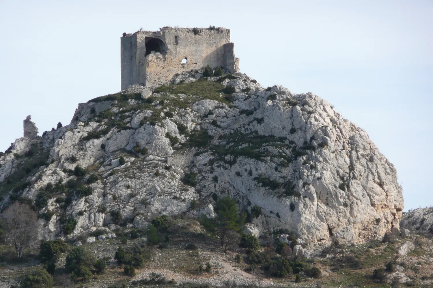 Image qui illustre: Castellas de Roquemartine à Sénas - 2