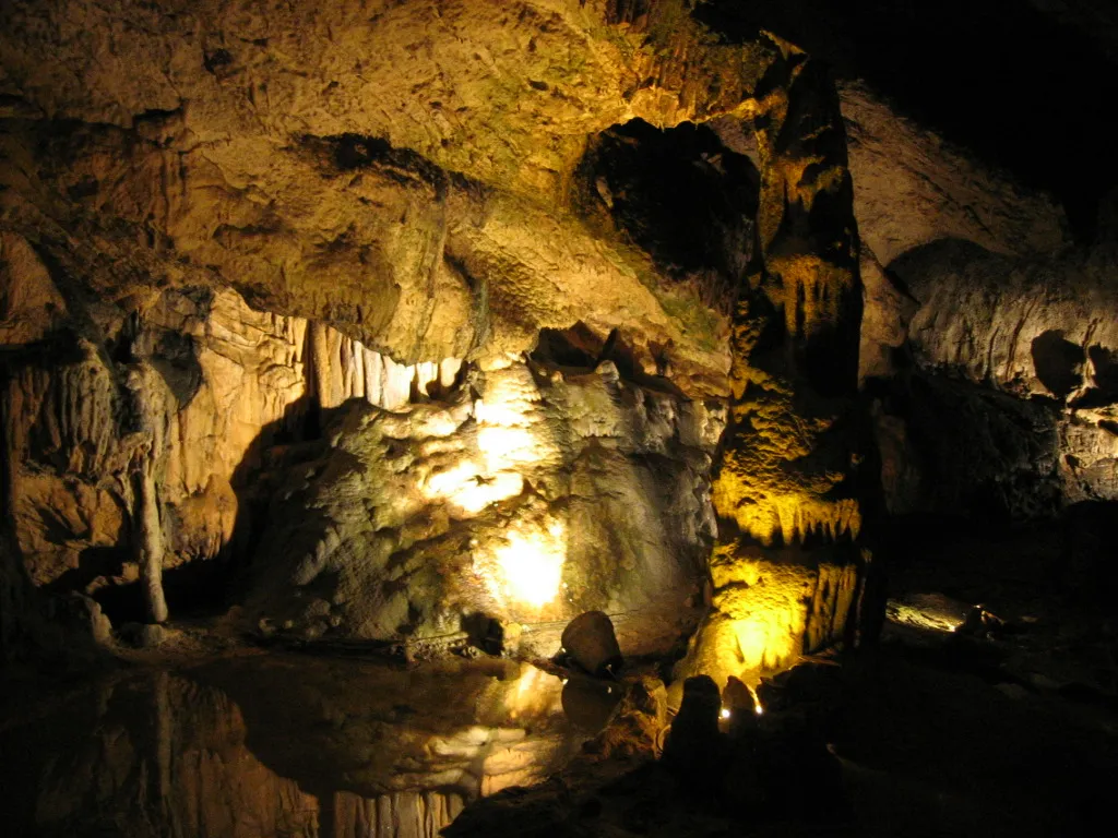 Image qui illustre: Grotte D'osselle à Roset-Fluans - 0