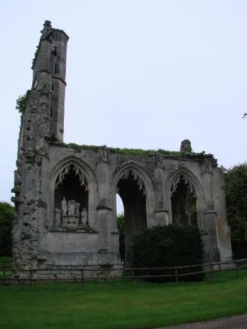 Image qui illustre: Ruines De L'abbaye De La Victoire