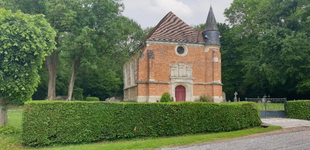 Image qui illustre: La Chapelle De Trois-etôts