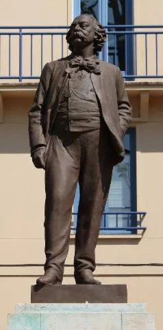 Image qui illustre: Statue de Gustave Flaubert 