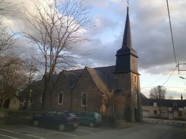 Image qui illustre: Eglise Saint-pierre De Bouchamps-lès-craon