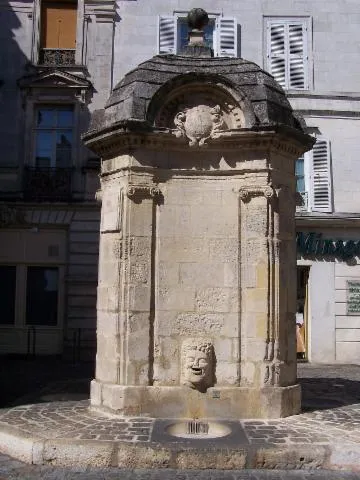 Image qui illustre: Fontaine du Pilori