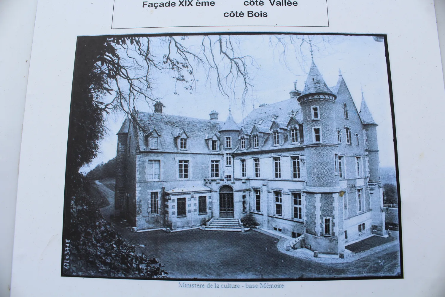Image qui illustre: Château De Merlemont à Warluis - 1