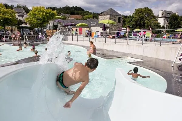 Image qui illustre: Piscine Municipale De Brommat