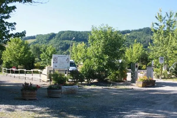Image qui illustre: Aire De Services Municipale De Camping-car À Sainte Eulalie D'olt