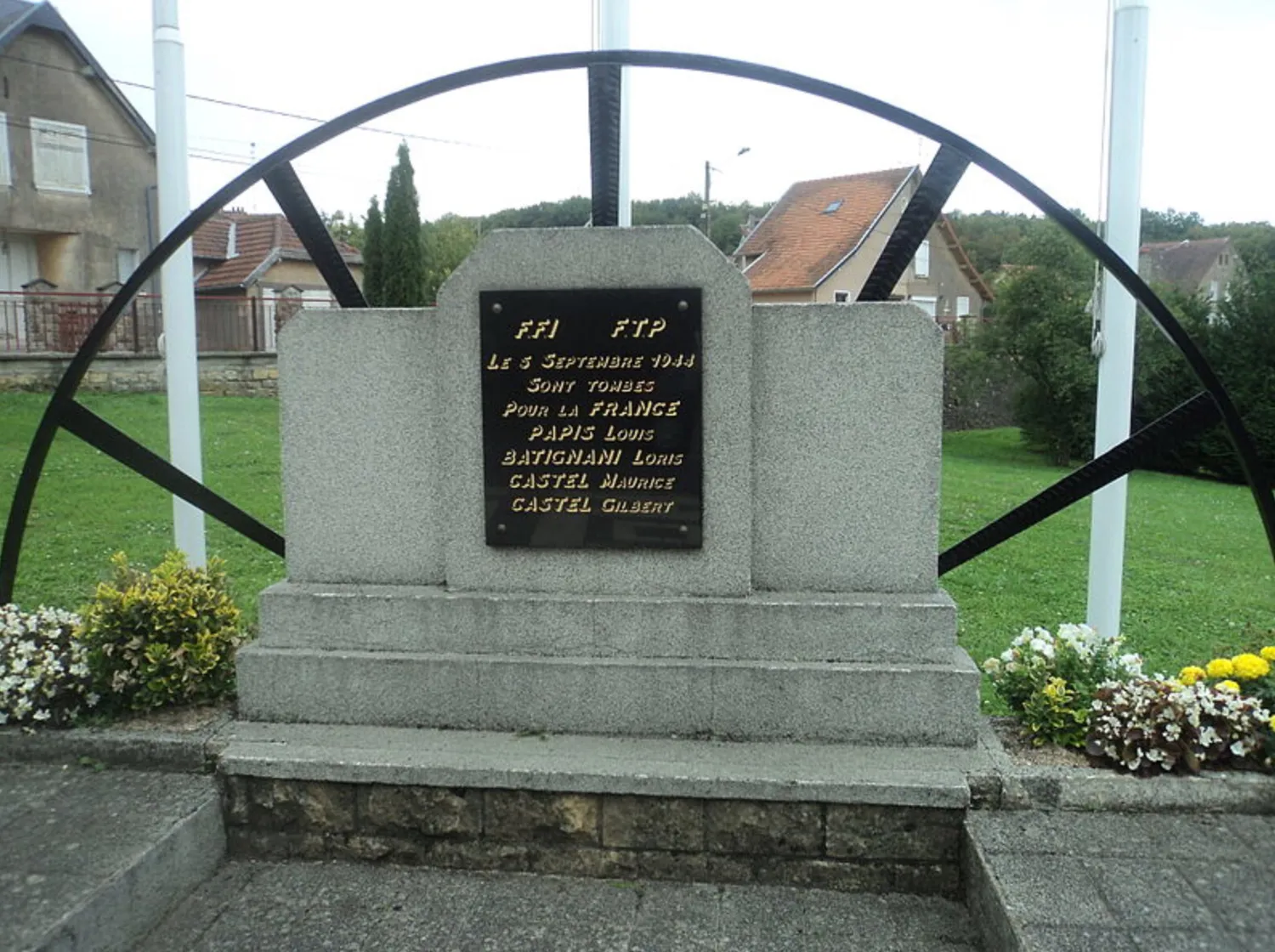 Image qui illustre: Monument commémoratif à Tucquegnieux - 0