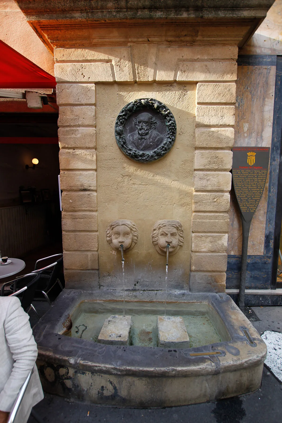 Image qui illustre: Fontaine des Bagniers