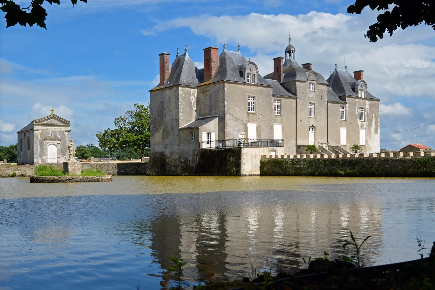 Image qui illustre: Le Chateau Du Bois Chevalier à Legé - 0