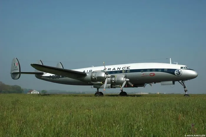 Image qui illustre: Avion Lockheed L1049 G Super Constellation F-BGNJ de 1953