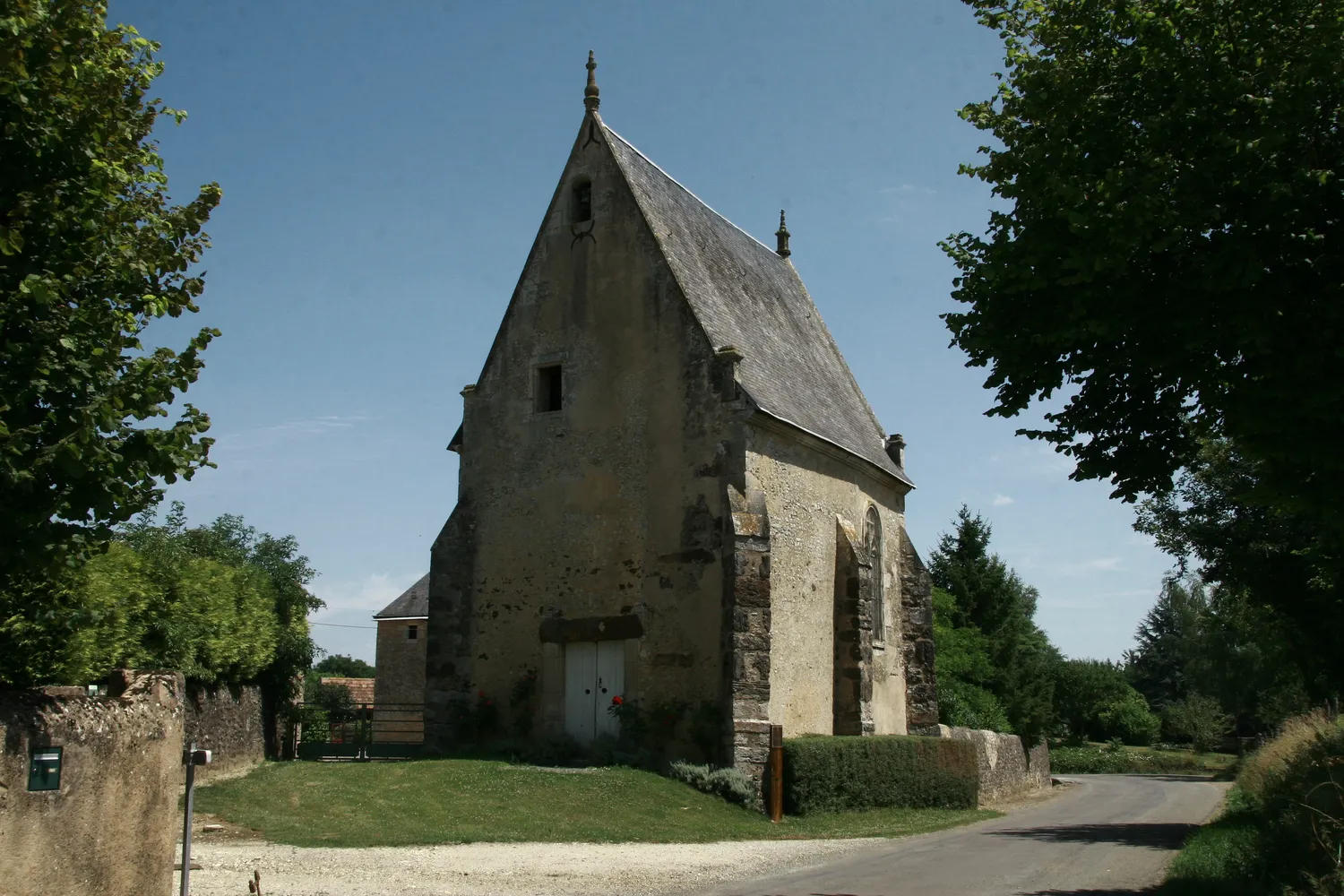 Image qui illustre: Chapelle Notre-dame-de-L'habit à Domfront-en-Champagne - 0