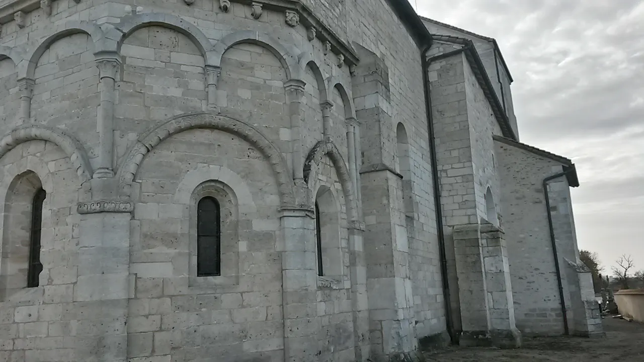 Image qui illustre: Eglise Romane De Vicherey, Une Ancienne Chapelle De Château Fort à Vicherey - 2