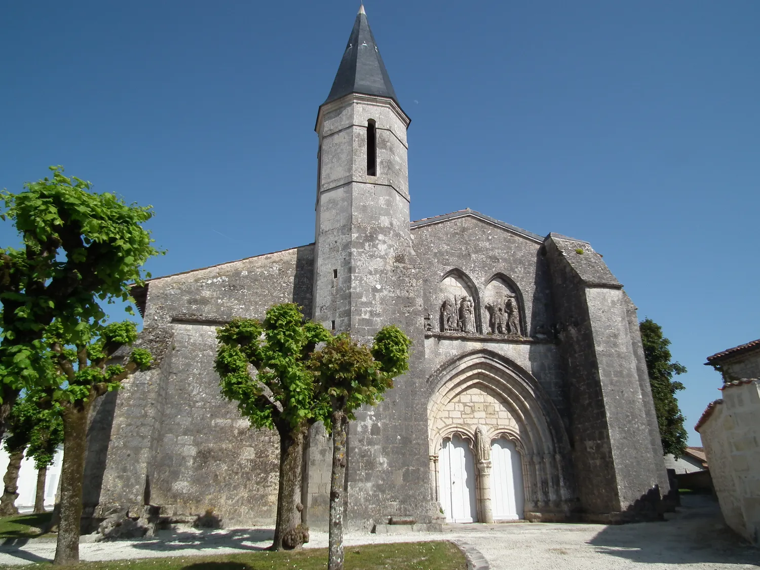 Image qui illustre: Église Saint-Symphorien de Grézac à Grézac - 0