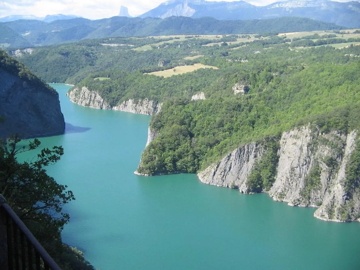 Image qui illustre: Lac de Monteynard-Avignonet