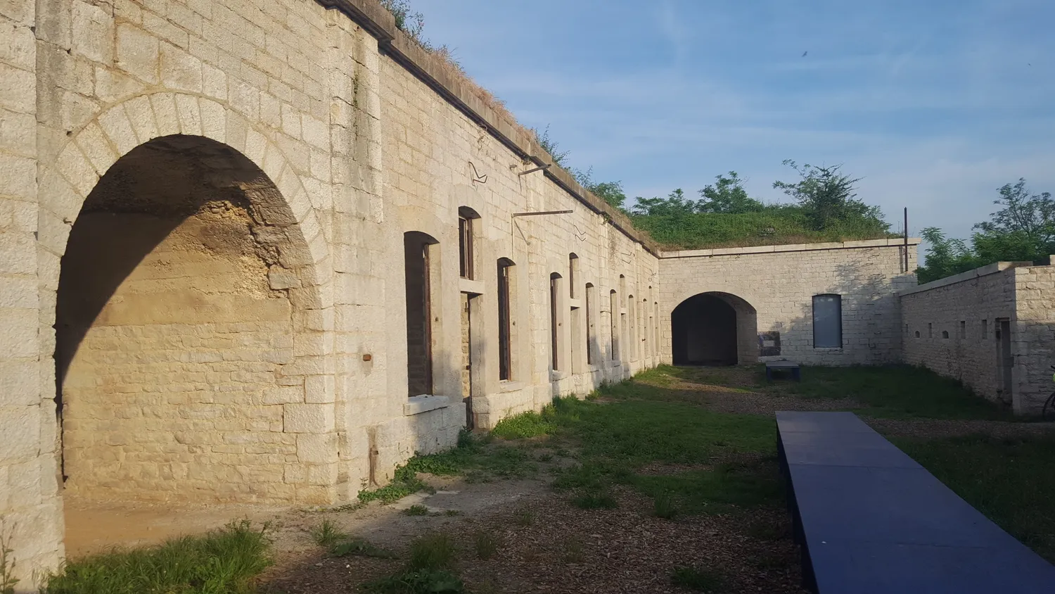 Image qui illustre: Visite guidée de la batterie de Sermenaz à Neyron - 0