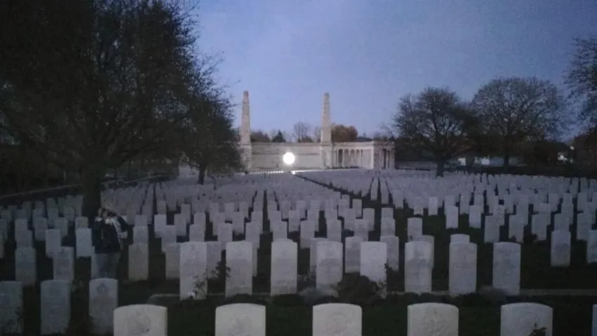 Image qui illustre: Vis-En-Artois British Cemetery and Memorial