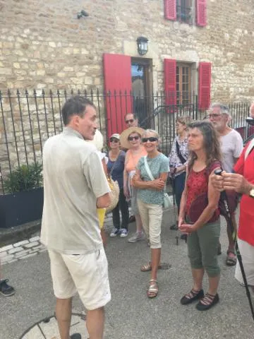 Image qui illustre: Treffort et son sentier des vieilles vignes ou sentier ethnobotanique