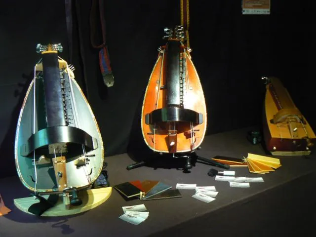 Image qui illustre: Luthier - Facteur De Vielle À Roue - Sébastien Tourny