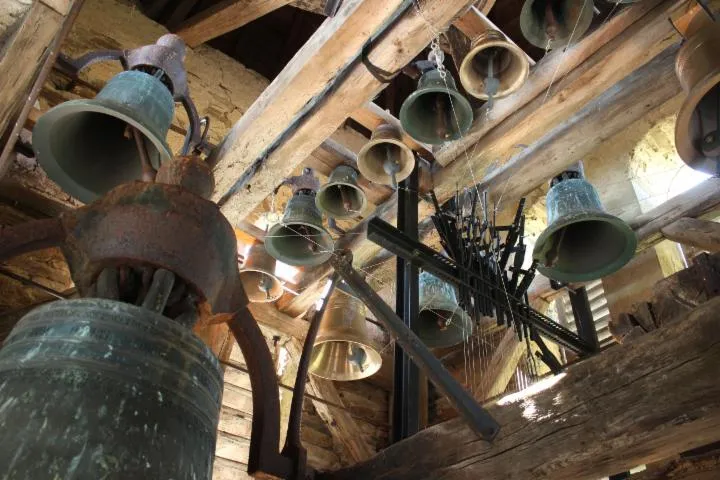 Image qui illustre: L'église Saint-Nicolas de Gaulène et ses carillons
