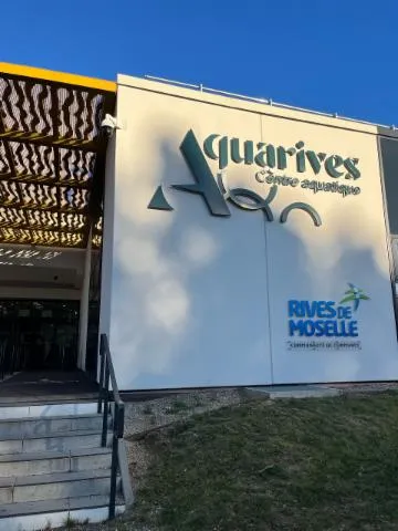 Image qui illustre: Centre Aquatique Aquarives