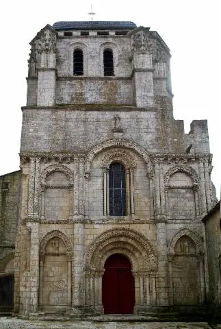 Image qui illustre: Eglise Saint-Nazaire de Corme-Royal