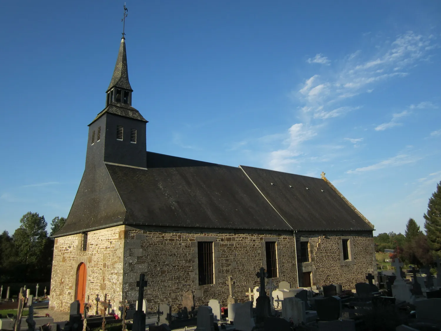 Image qui illustre: Visitez une église unique des XIIe et XIIIe siècles à La Chaussée-sur-Marne - 0