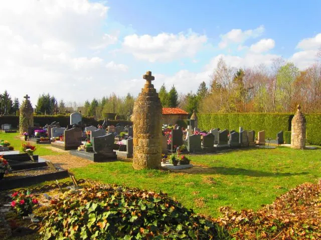 Image qui illustre: Cimetière Saint-hilaire