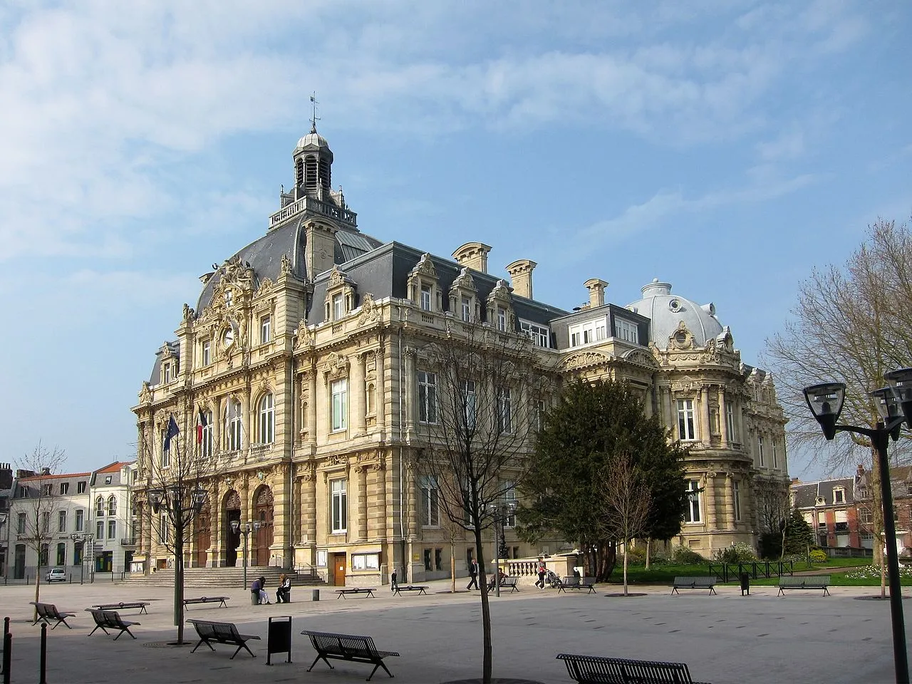 Image qui illustre: Hôtel de ville de Tourcoing à Tourcoing - 0