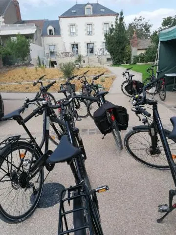 Image qui illustre: La Maison Du Pont Canal - Location De Vélos