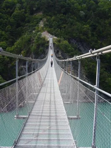 Image qui illustre: Passerelle Himalayenne